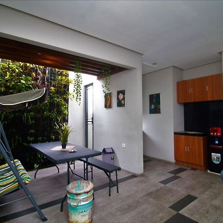Bale Resident Hostel Jakarta Exterior photo